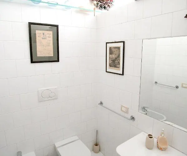 فيلة The Two Magnolias